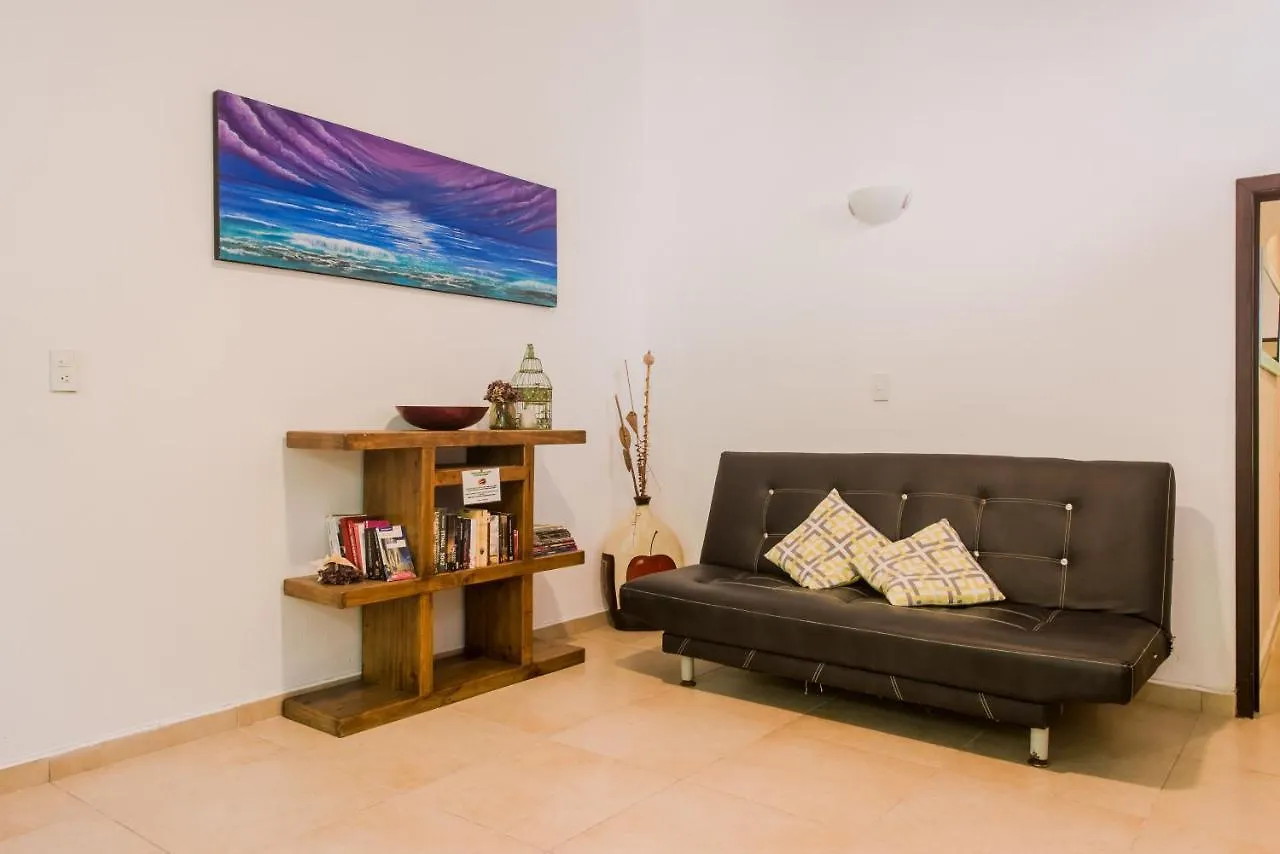 פורטו אוונטורס Villas Picalu Lodge לינה וארוחת בוקר פורטו אוונטורס