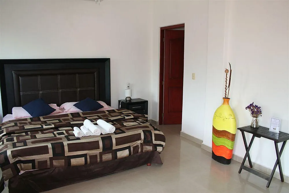 פורטו אוונטורס Villas Picalu Lodge לינה וארוחת בוקר פורטו אוונטורס