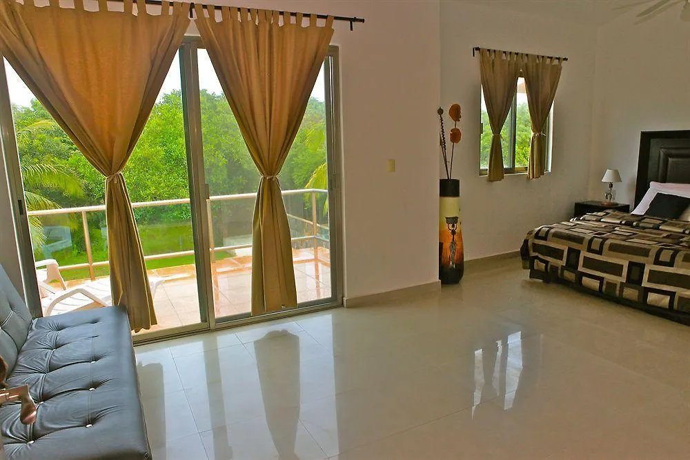 פורטו אוונטורס Villas Picalu Lodge לינה וארוחת בוקר פורטו אוונטורס
