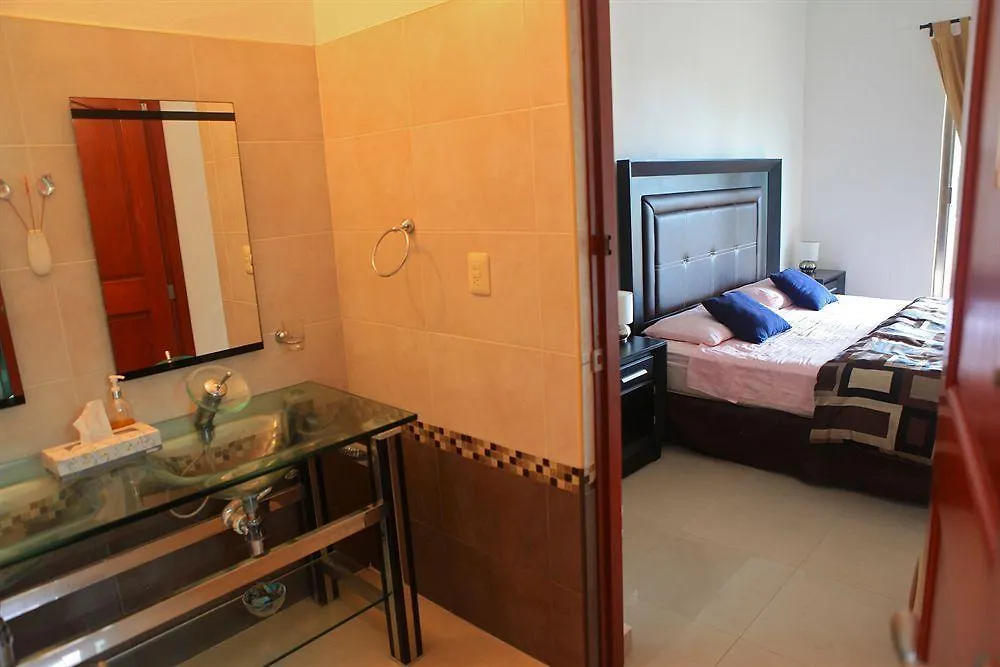 לינה וארוחת בוקר פורטו אוונטורס Villas Picalu Lodge