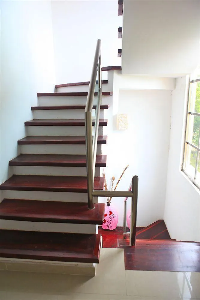 פורטו אוונטורס Villas Picalu Lodge לינה וארוחת בוקר פורטו אוונטורס