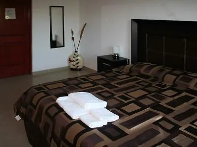 فندق مبيت وإفطار بويرتو أفينتوراس Villas Picalu Lodge